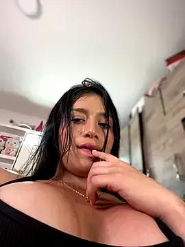 Emmily_19 on StripChat 