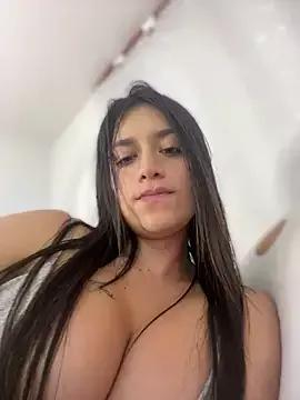 Emmily_19 on StripChat 