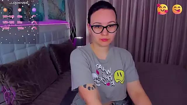 EsterLogan on StripChat 