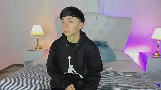 Freechat ethan_and_ava on StripChat