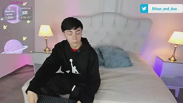 Freechat ethan_and_ava on StripChat