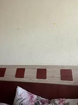 Explore Evelinia, she wants to masturbate for you Evelinia from StripChat