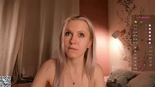 FreyaChambers on StripChat 