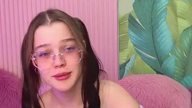 Gina_Blooms on StripChat 