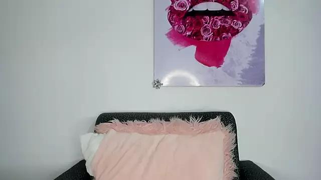 hanaa_18 on StripChat 