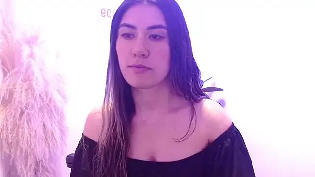 HarmonyEvanns on StripChat 