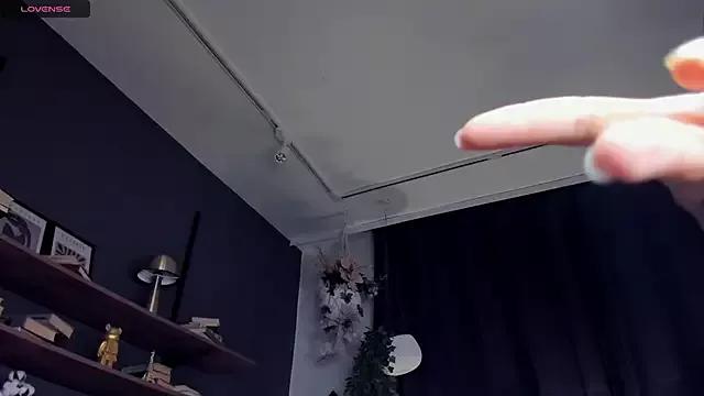 HinataBrooks on StripChat 