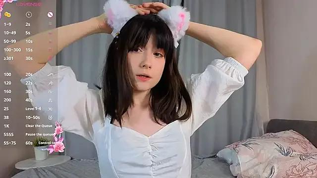 Honeey_Beee from StripChat