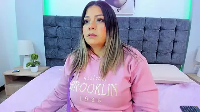 Offline isabella_horney_ on StripChat