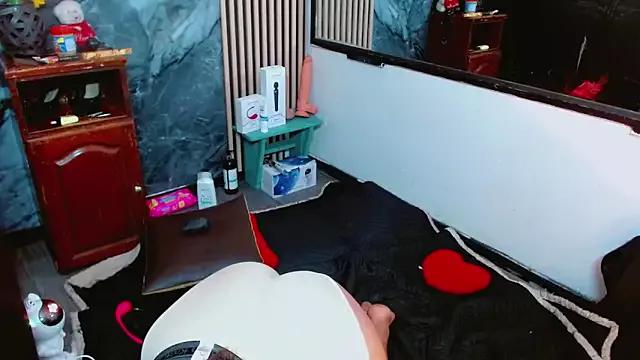Isalombardi on StripChat 