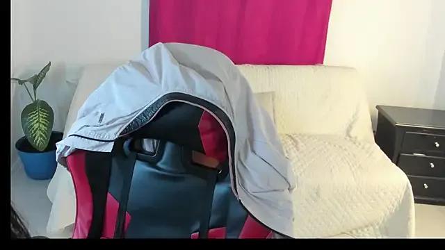 jessamond on StripChat 