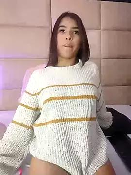 JulianaaHerrera on StripChat 