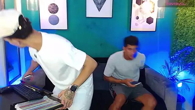 Freechat Kings_of_heaven on StripChat