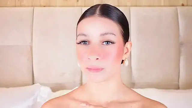 Freechat KiraKayleigh1 on StripChat