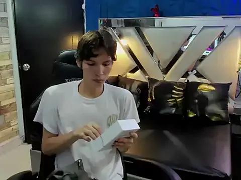 lenni_sirius on StripChat 