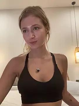 LunaRase on StripChat 