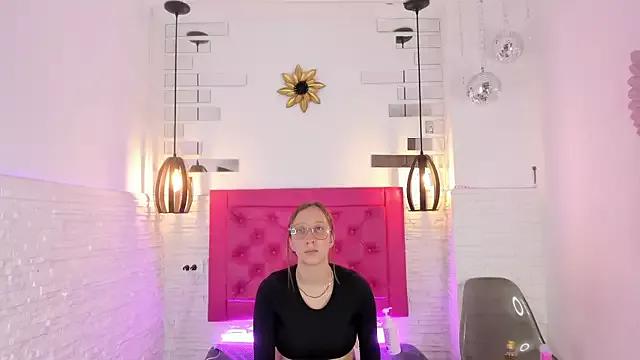mia_099 on StripChat 