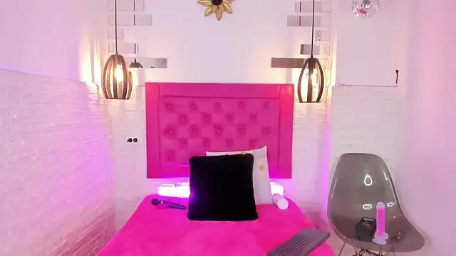 mia_099 on StripChat 