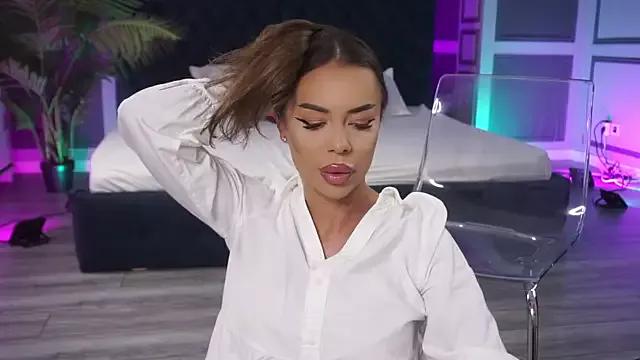 MissKiarra on StripChat 