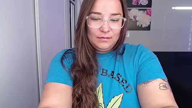 MoonBalloons on StripChat 