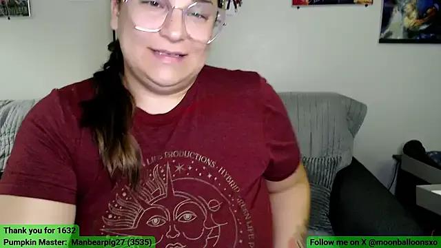 MoonBalloons on StripChat 