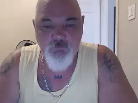 Offline Newfiesausage1972 on StripChat