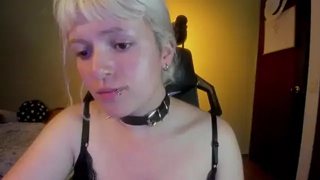 Offline NEXT_DOOR_GIRL_ on StripChat