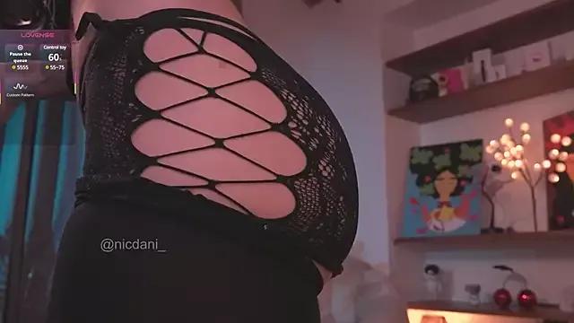 nicdani_1 on StripChat 