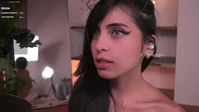nicdani_1 on StripChat 