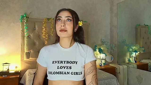 nini_love01 on StripChat 