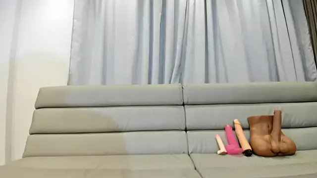 Offline rousseblossom on StripChat