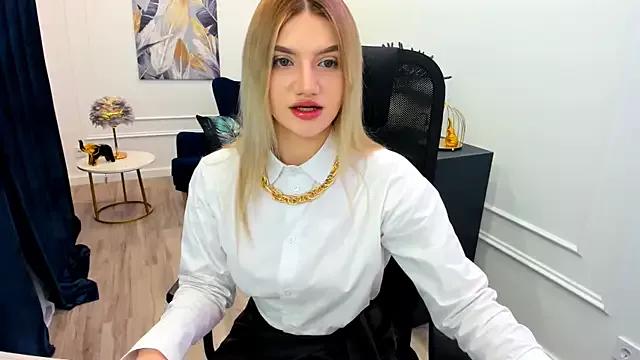 SelenaeMoore on StripChat 