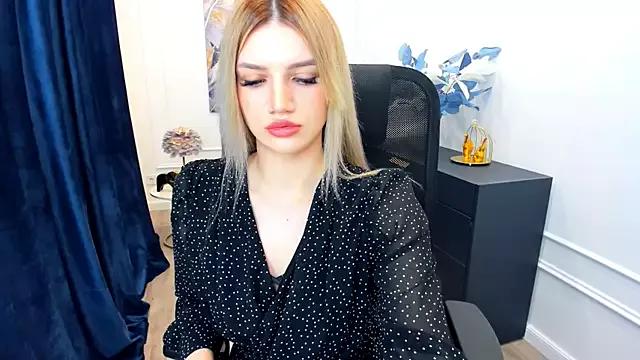 SelenaeMoore on StripChat 