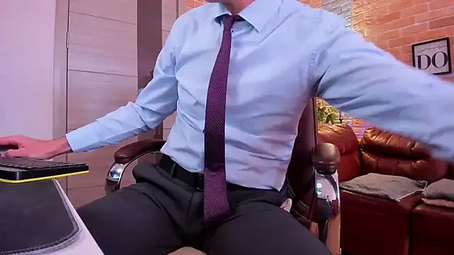 Offline SteveTiger on StripChat