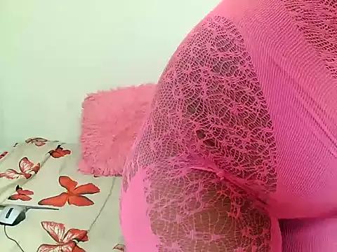 SweetSavage18 from StripChat