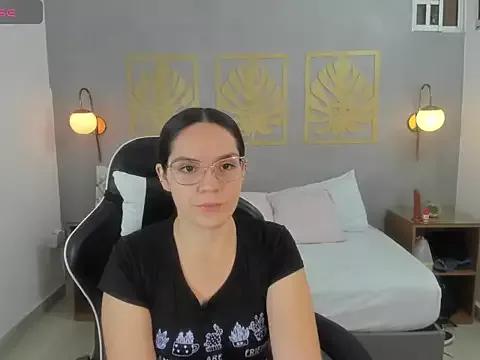tiffany_whitee on StripChat 