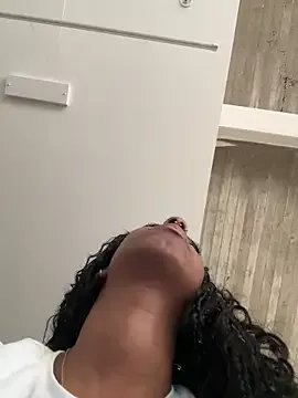 Offline Your_Paris on StripChat