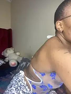 YummyMelanin117 from StripChat