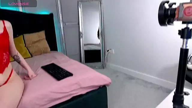 ZaykaFlame on StripChat 